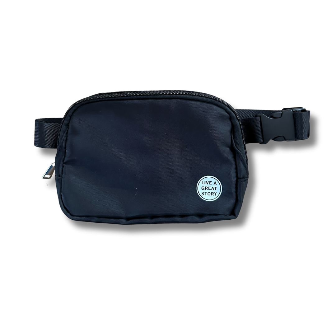 A small bag 2025 worn around the waist